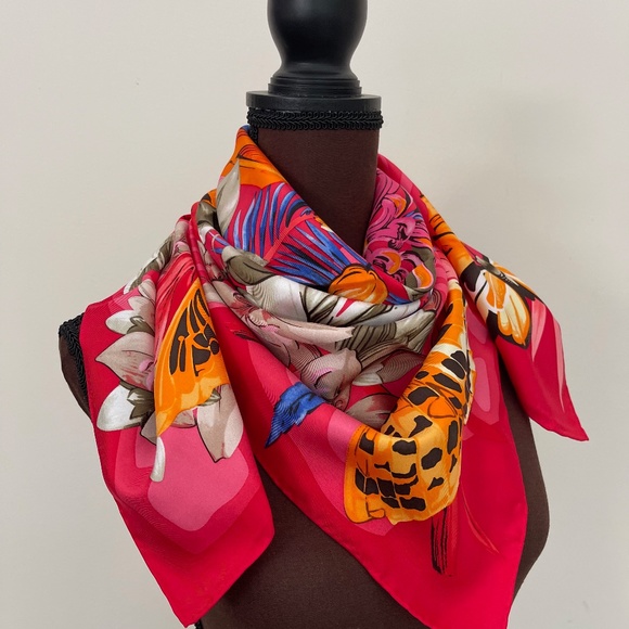 New Salvatore Ferragamo Scarf Butterfly in Flower Garden Silk Wrap - Picture 9 of 15